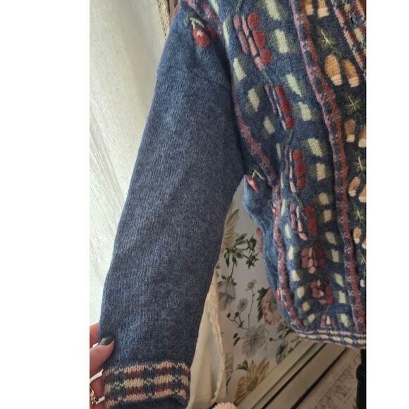 Vintage 90's Tulchan 100% Wool  3D Cardigan in Light Blue - Picture 5 of 10